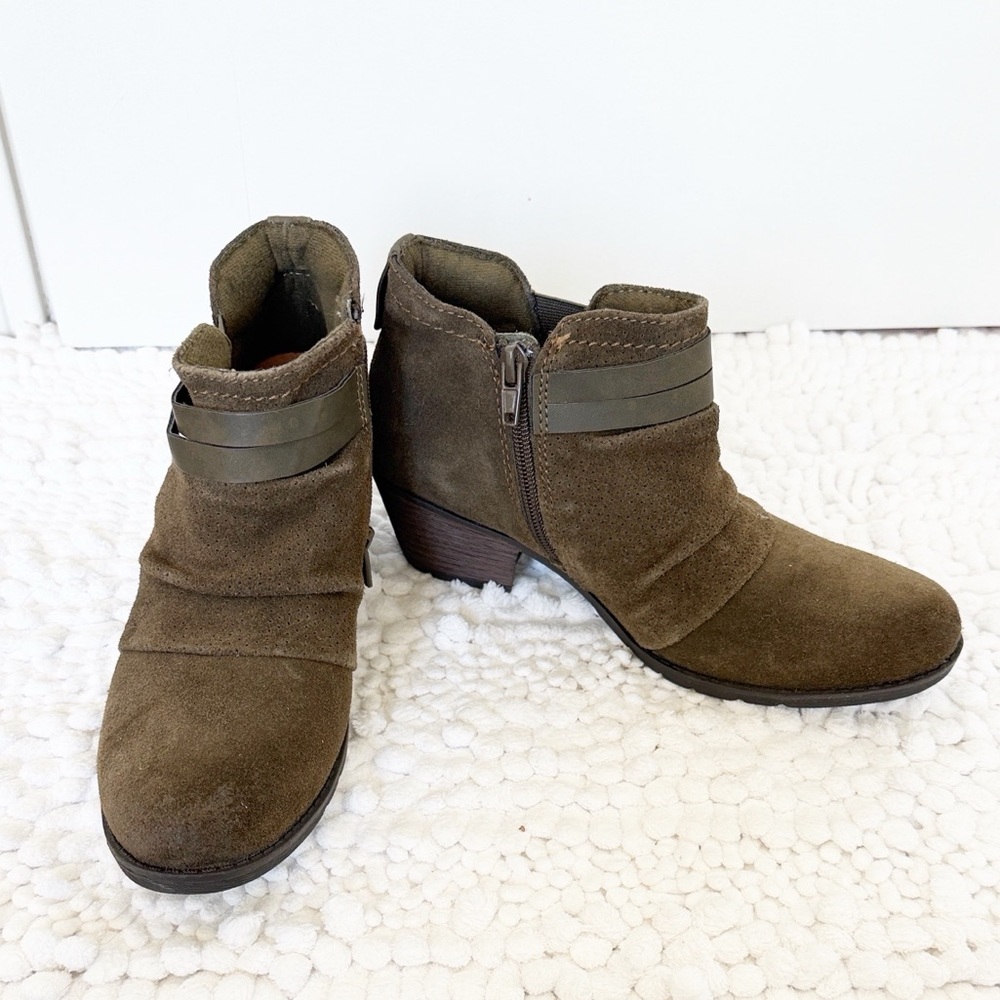 NWOT EARTH ORIGINS Odel booties size 7 olive green suede round toe block heel